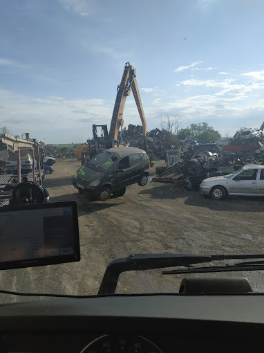 Aperçu des activités de la casse automobile DEMOLITON ET REVENTE DE METAUX située à MARCILLY (77139)